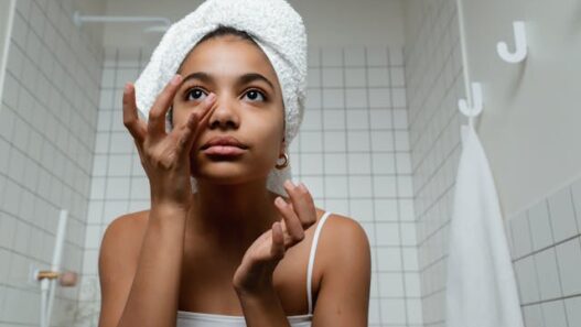 Best Skincare Routine for Oily Skin: How to Control Shine and Breakouts